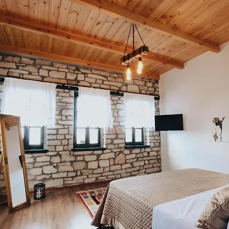 Bujtina Maria 4*