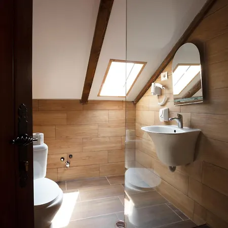 Bujtina Maria Hotel 4*