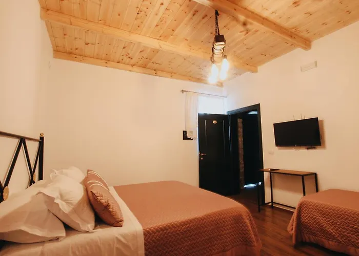 Bujtina Maria Hotel 4*