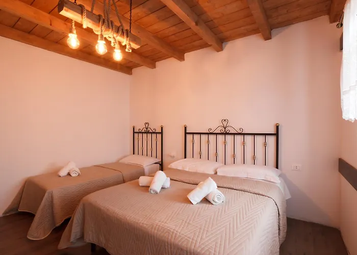 Bujtina Maria Hotel 4*