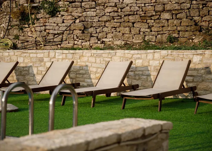 Bujtina Maria Hotel 4*