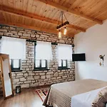 Bujtina Maria 4*