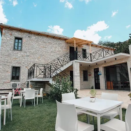 Bujtina Maria 4*