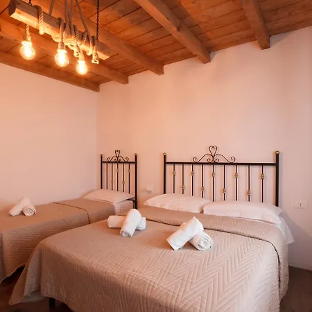 Bujtina Maria Hotel 4*