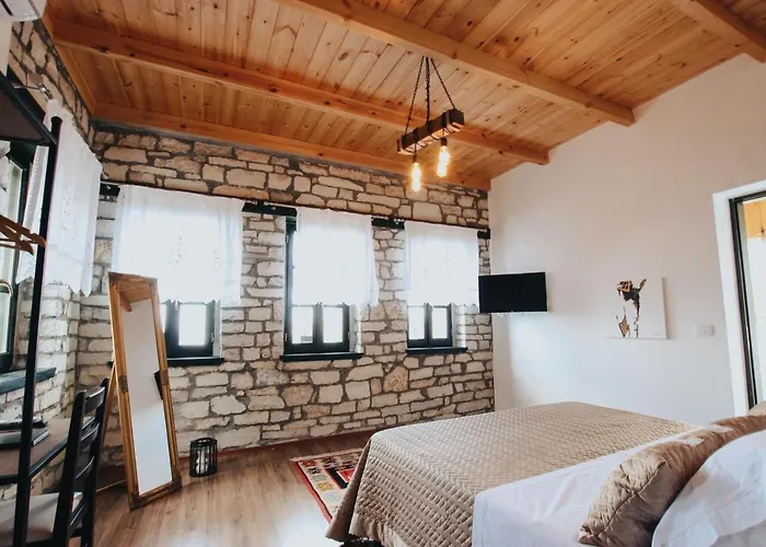 Bujtina Maria 4*