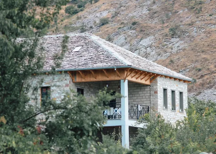 Bujtina Maria 4*