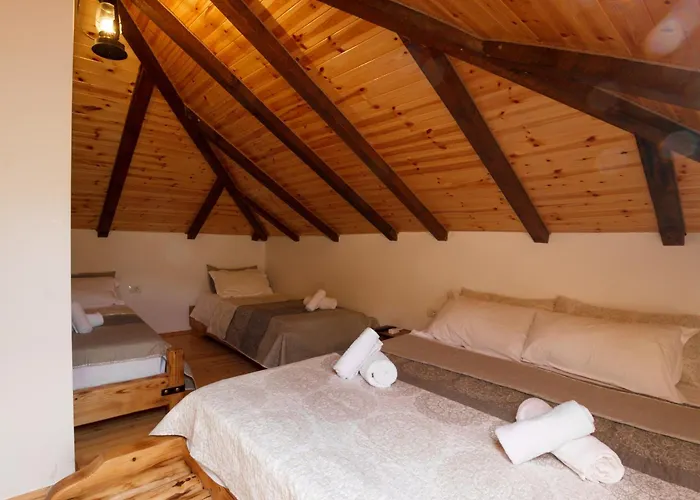 Bujtina Maria Hotel 4*